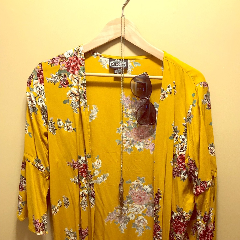 Floral spring open front top.